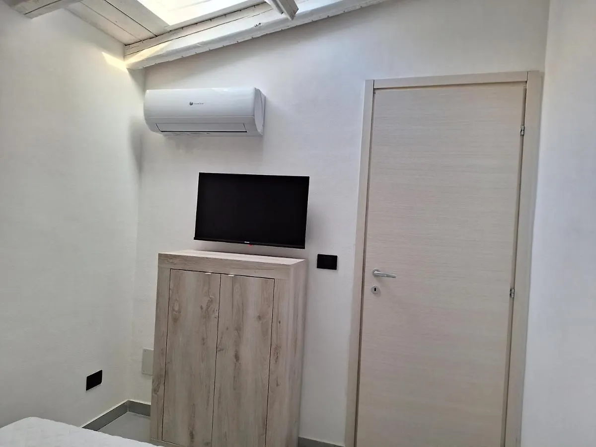 Luxury Home 2 Syracuse 0*,  Italy